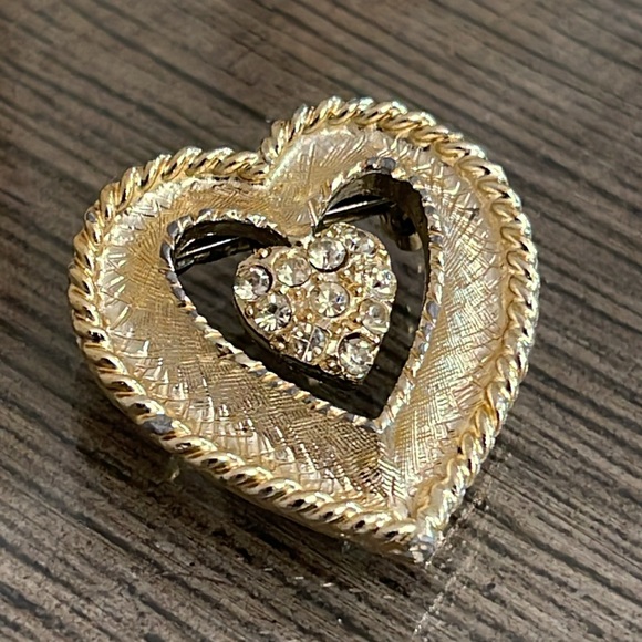 Vintage Light Gold-tone Texture Heart Pin with Rhinestone Accents - Picture 2 of 15